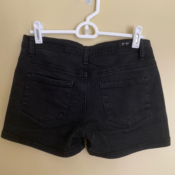 Black jean shorts size 1/2 - Picture 2 of 3